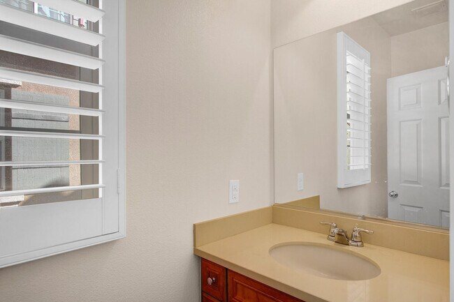 Building Photo - 607 Calle Vibrante