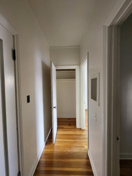 Building Photo - 2025 Cheremoya Ave