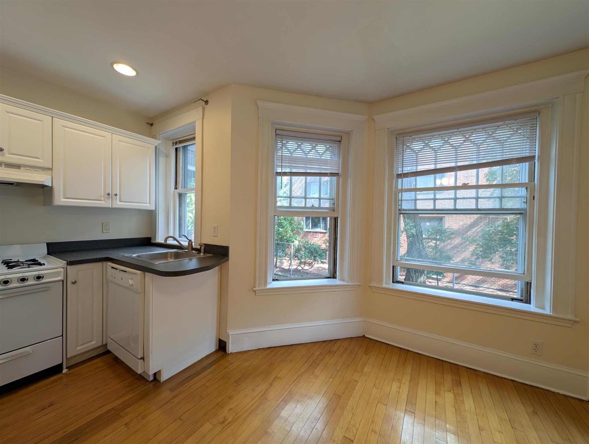 Building Photo - 335A Harvard St