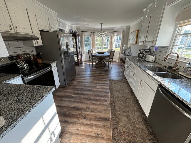 Building Photo - 303 Stonehaven Ln