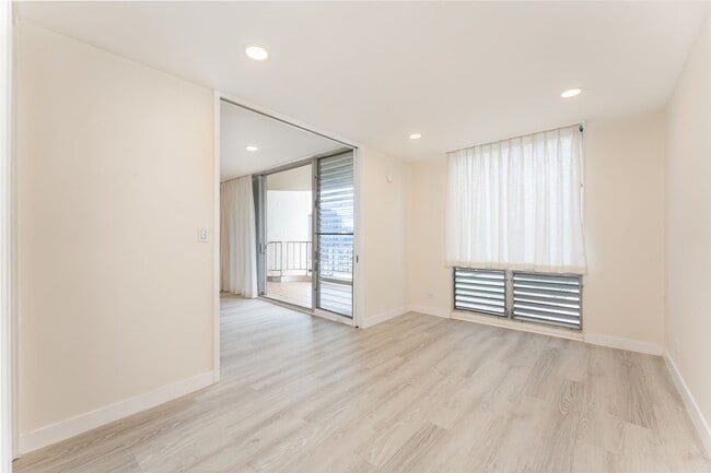 Building Photo - Newly Renovated. Ocean & Marina Views. Assigned Parking.