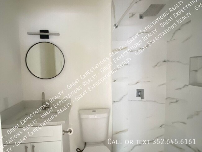 Building Photo - 5846 SE Drew Rd