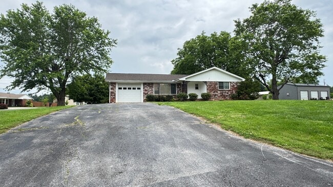 Building Photo - 101 Hickory Ln