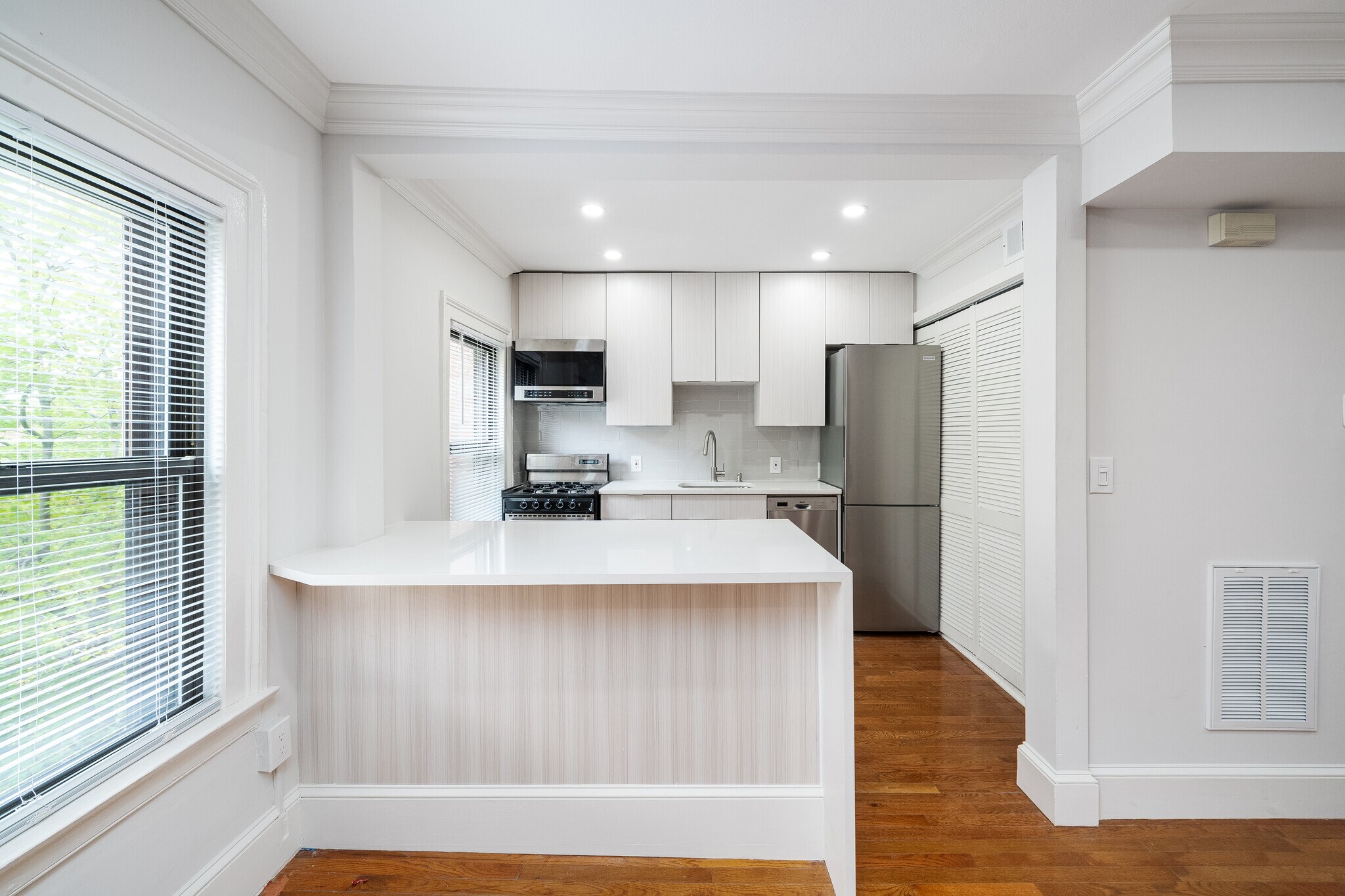 Building Photo - 211 Pavonia Ave