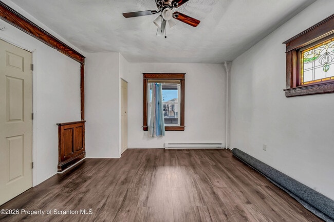 Building Photo - 208 E Warren St