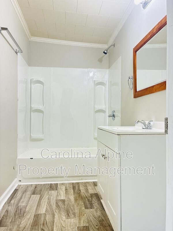 Building Photo - 410 Carolina Ave