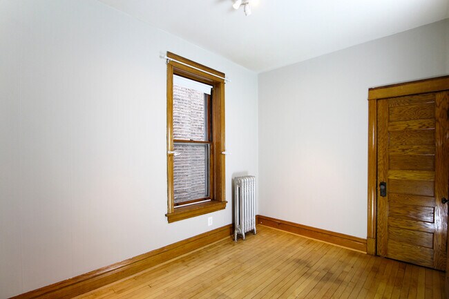 Building Photo - 2036 N Sawyer Ave