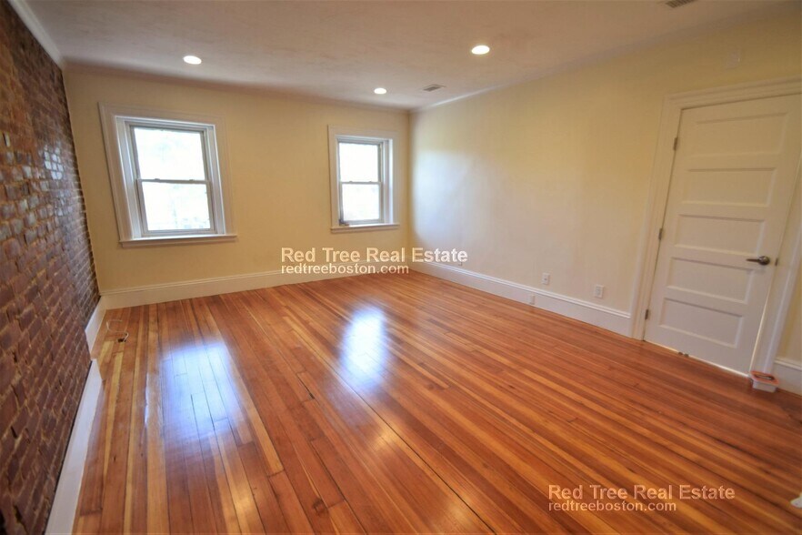 Building Photo - 1614 Beacon St