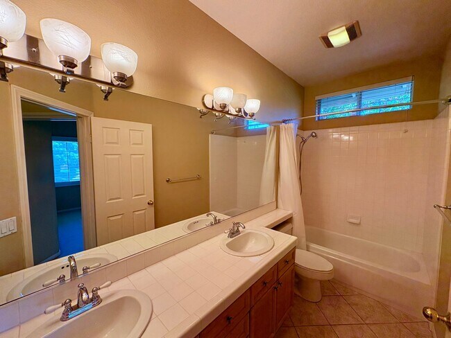 Building Photo - Beautiful 3 Bedroom Plus Office One Story ...