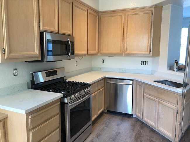 Kitchen - 563 Shoal Cir