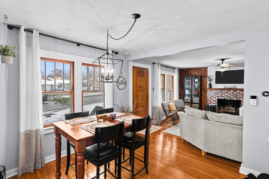 Building Photo - 1120 W Broadway