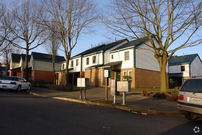 Building Photo - Celilo Court
