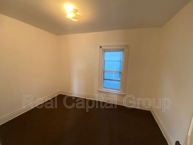 Building Photo - 408 Woodlawn Ave
