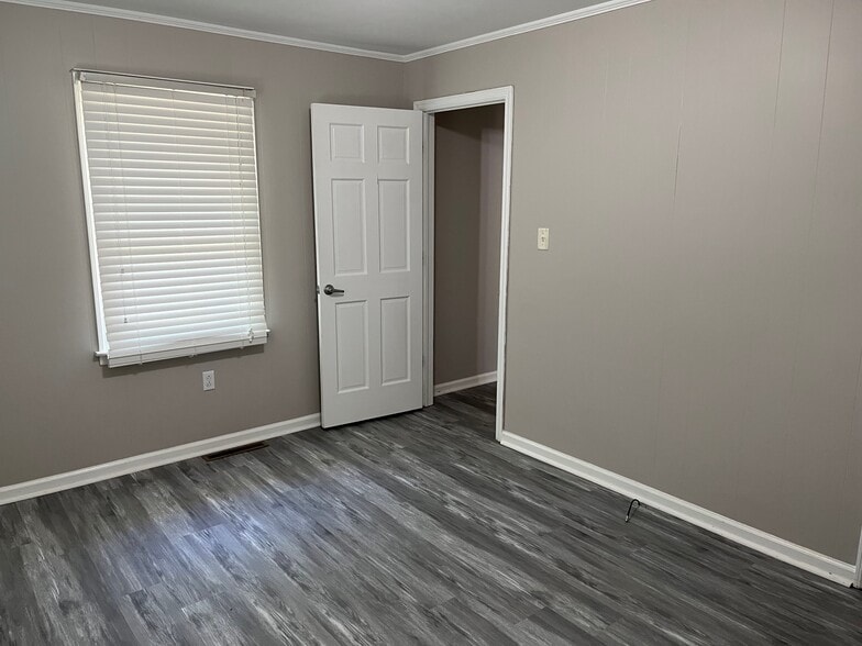 Building Photo - 4495 Ridge Rd