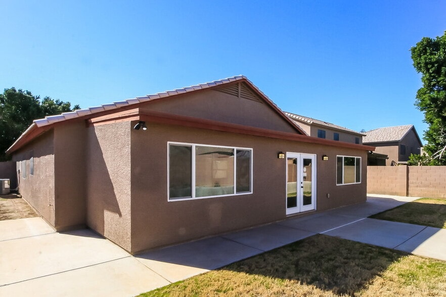 Building Photo - 10226 E Capri Ave