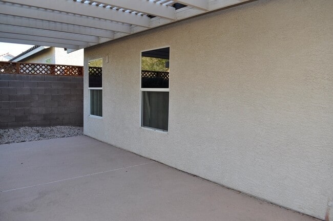 Building Photo - 452 Groft Way