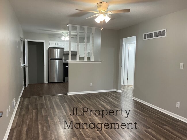 Building Photo - 931 SW Kingscross Rd