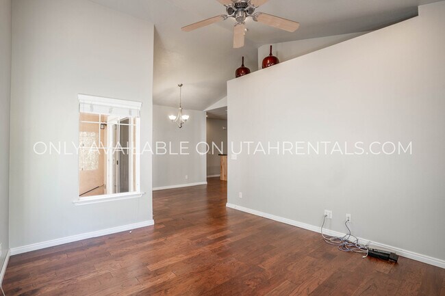 Building Photo - 1061 Canyon Meadow Dr