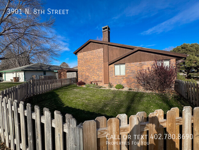 Building Photo - Fully remodeled townhome for rent!