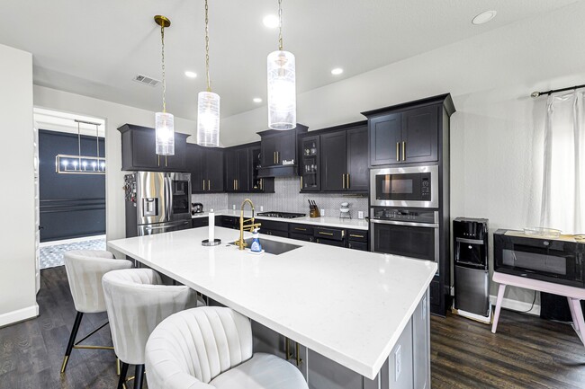 Building Photo - 2711 Sylvan Birch Trl