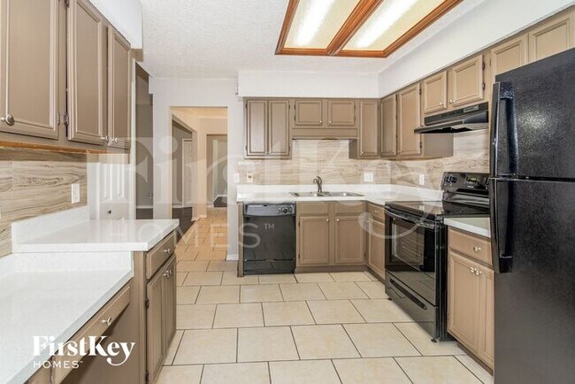 Building Photo - 8450 Sugartree Dr