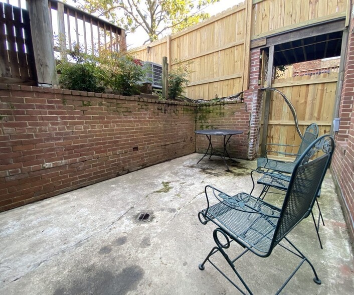 Building Photo - 412 4th St SE