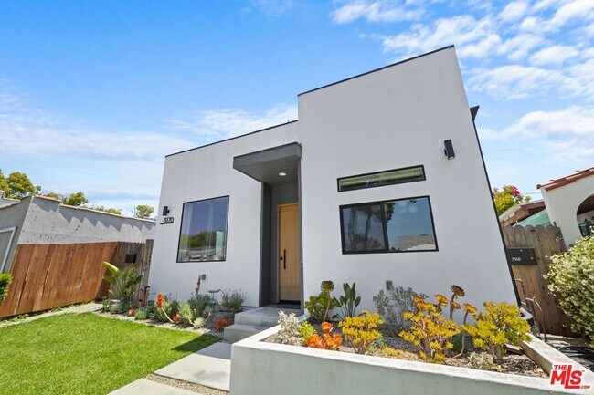 Building Photo - 3170 Glenmanor Pl
