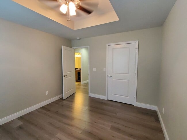 Building Photo - Extraordinary Townhome in Carbondale's South West