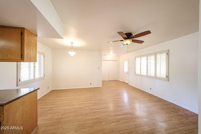 Building Photo - 2324 West Myrtle Ave