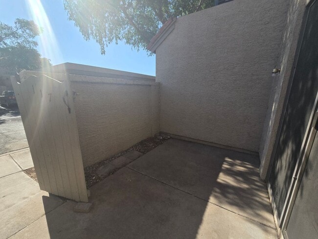Building Photo - 2 Bedroom/2.5 Bathroom Townhome in Chandler
