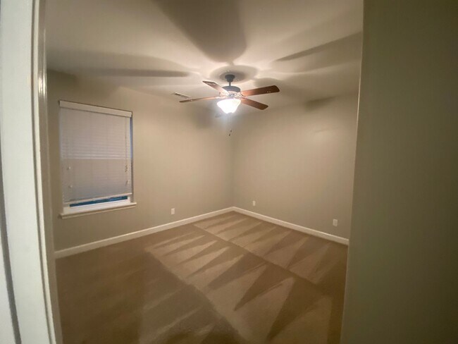Building Photo - Southwest Columbia Home