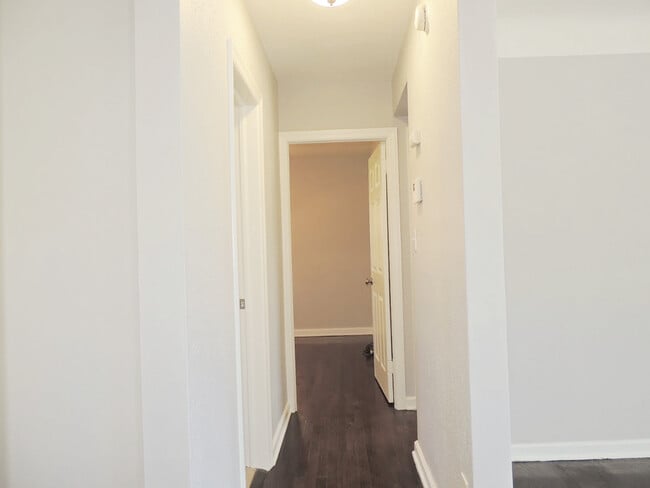 Building Photo - 3 Bed - 1 Bath Cape Cod for Rent!