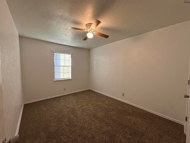 Building Photo - 1622 Longview St