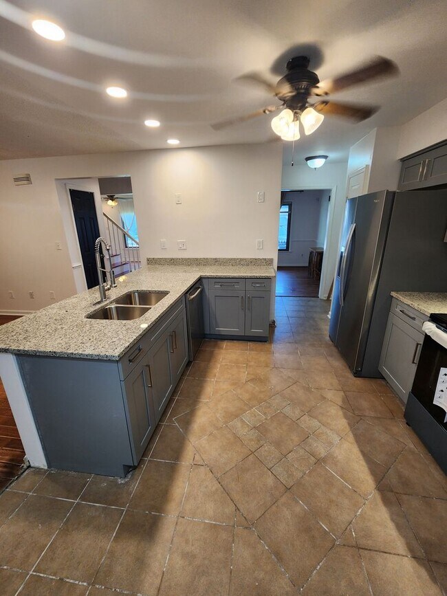 Building Photo - 4 Bedroom Home in Sought Out Neighborhood ...