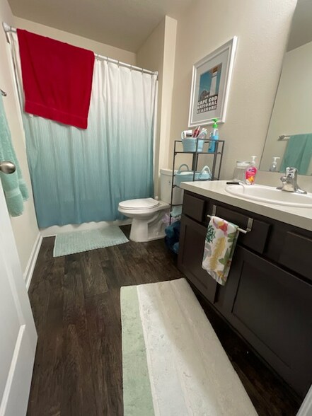 Building Photo - 253 Cody St