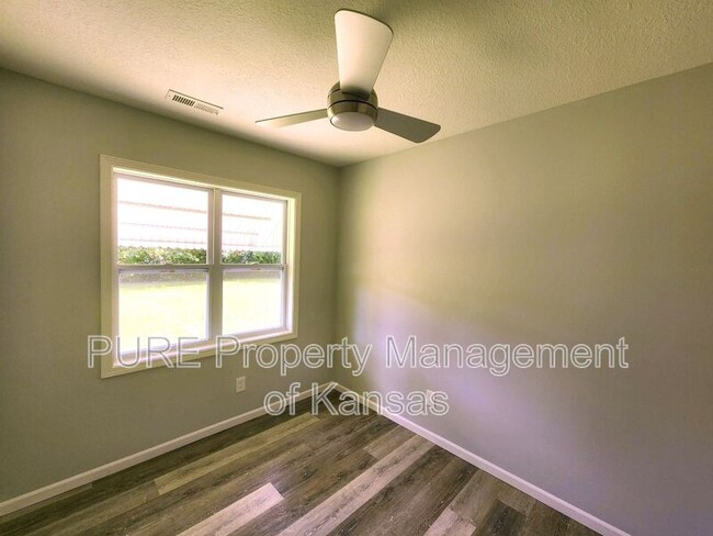 Building Photo - 2617 SW Eveningside Dr