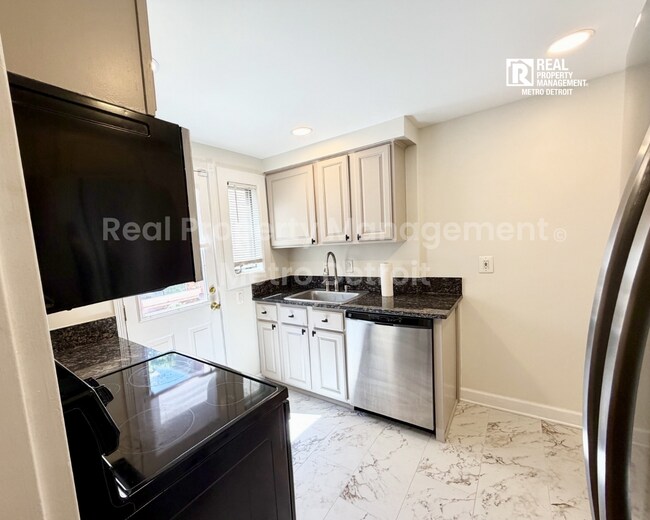 Building Photo - BEAUTIFUL BIRMINGHAM CONDO