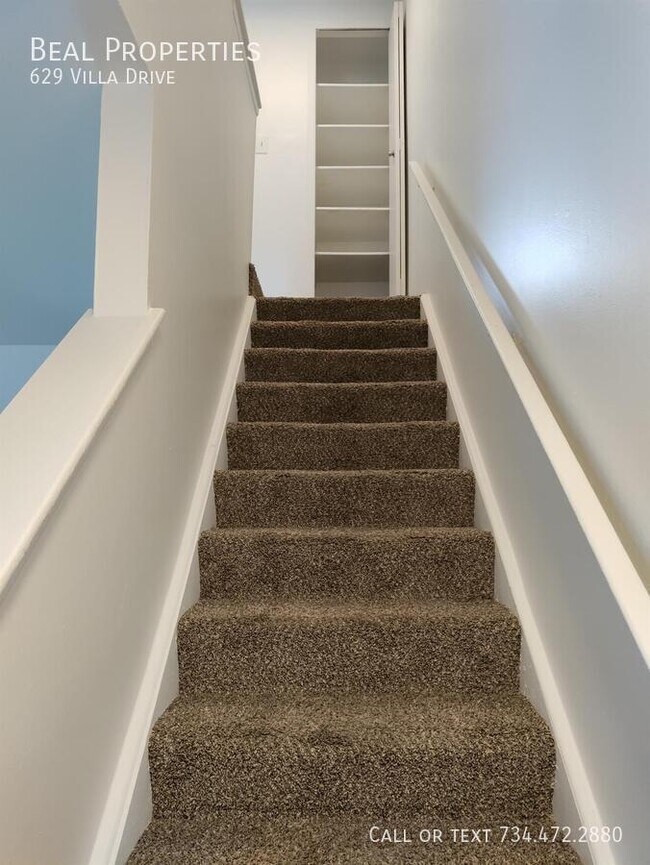 Building Photo - 629 Villa Dr