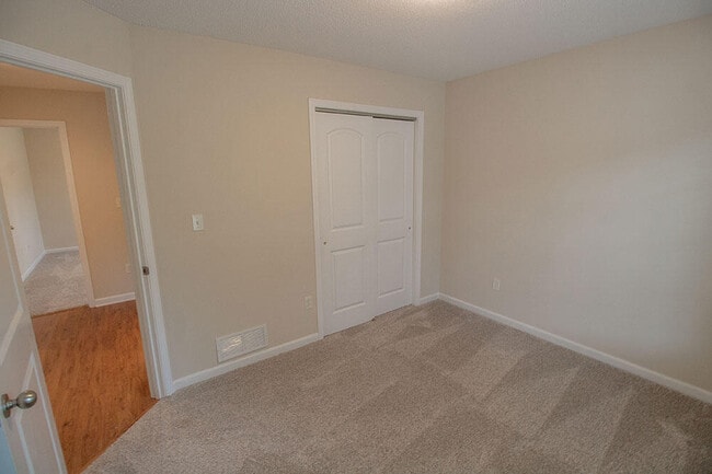 Building Photo - 7002 Madison Creek Dr