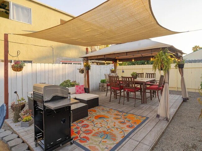 Building Photo - "Charming 2-Bedroom San Diego Retreat with...