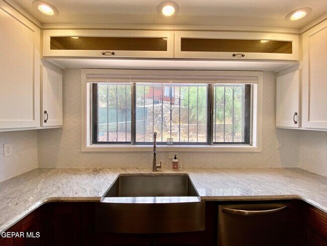 Building Photo - 3213 El Morro Rd