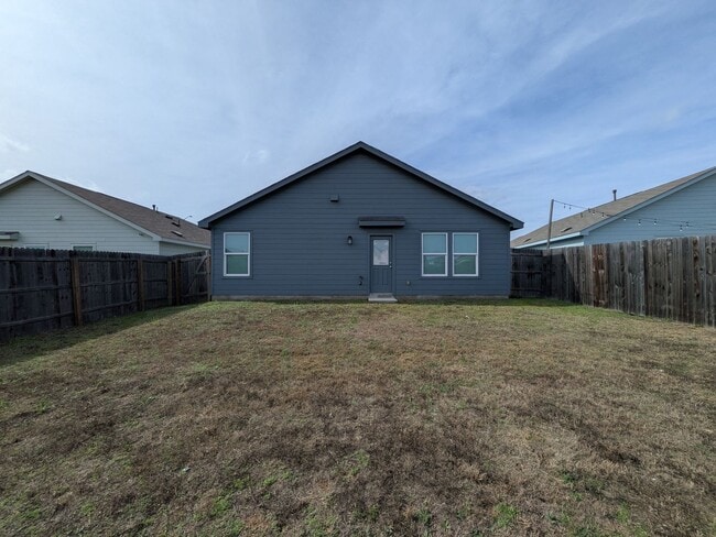 Building Photo - Fresh and Clean in New Braunfels!!