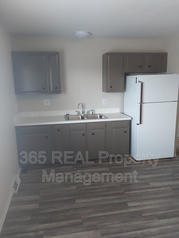 Building Photo - 803 4th St