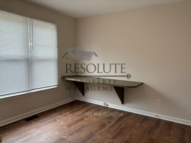 Building Photo - 928 Amersham Ln