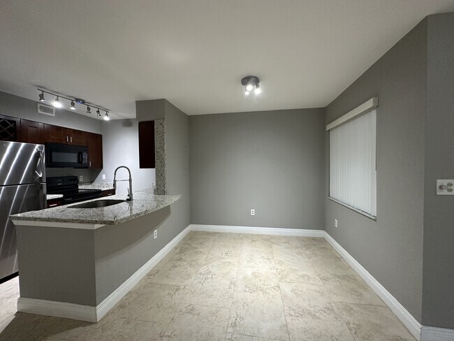 Building Photo - 2811 N Oakland Forest Dr
