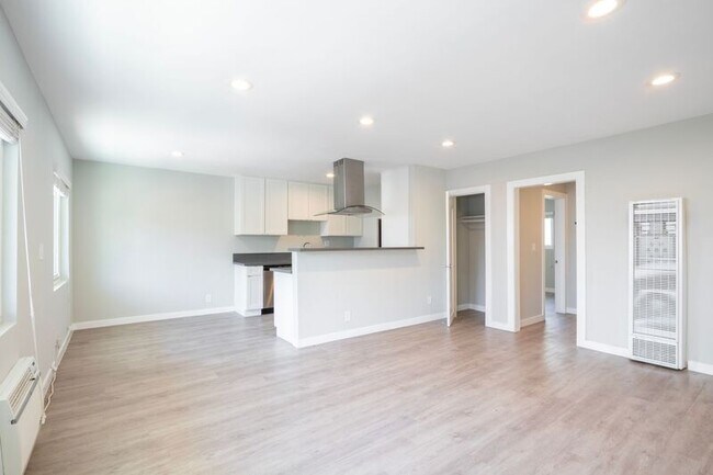 Building Photo - 5622 La Mirada Ave