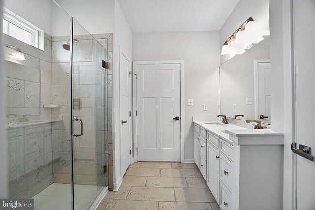 Building Photo - 701 Cascade Way