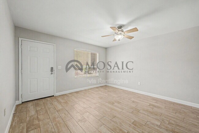 Building Photo - 461 W Holmes Ave