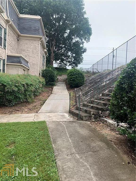 Building Photo - 2805 Northeast Expy