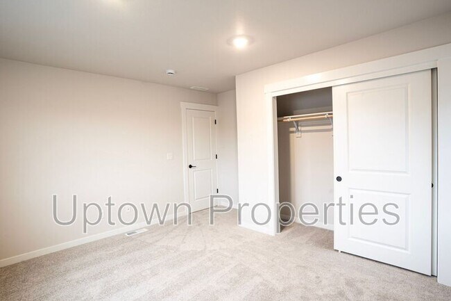 Building Photo - 16959 SW Leaf Ln